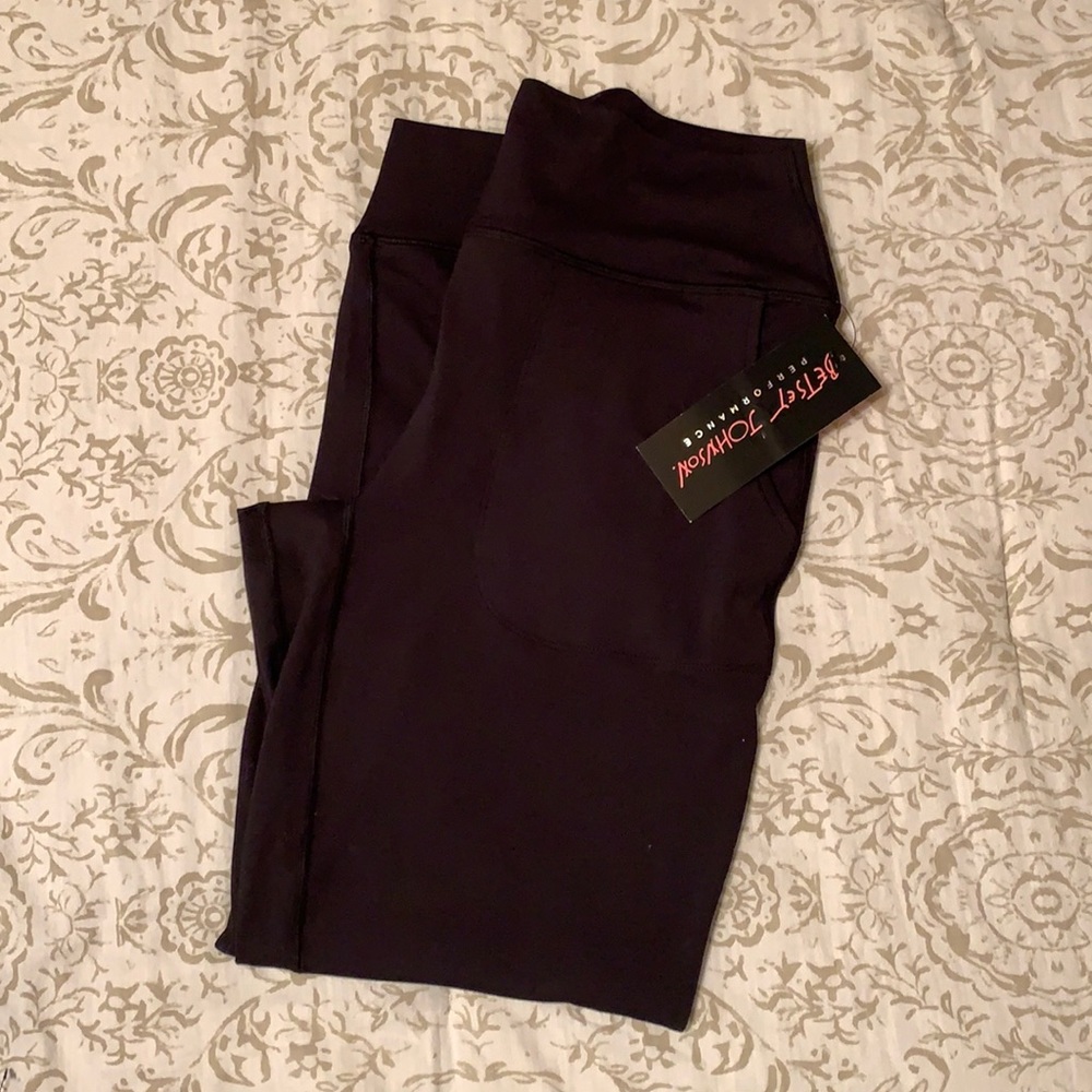NWT women’s fitted performance pants with pockets